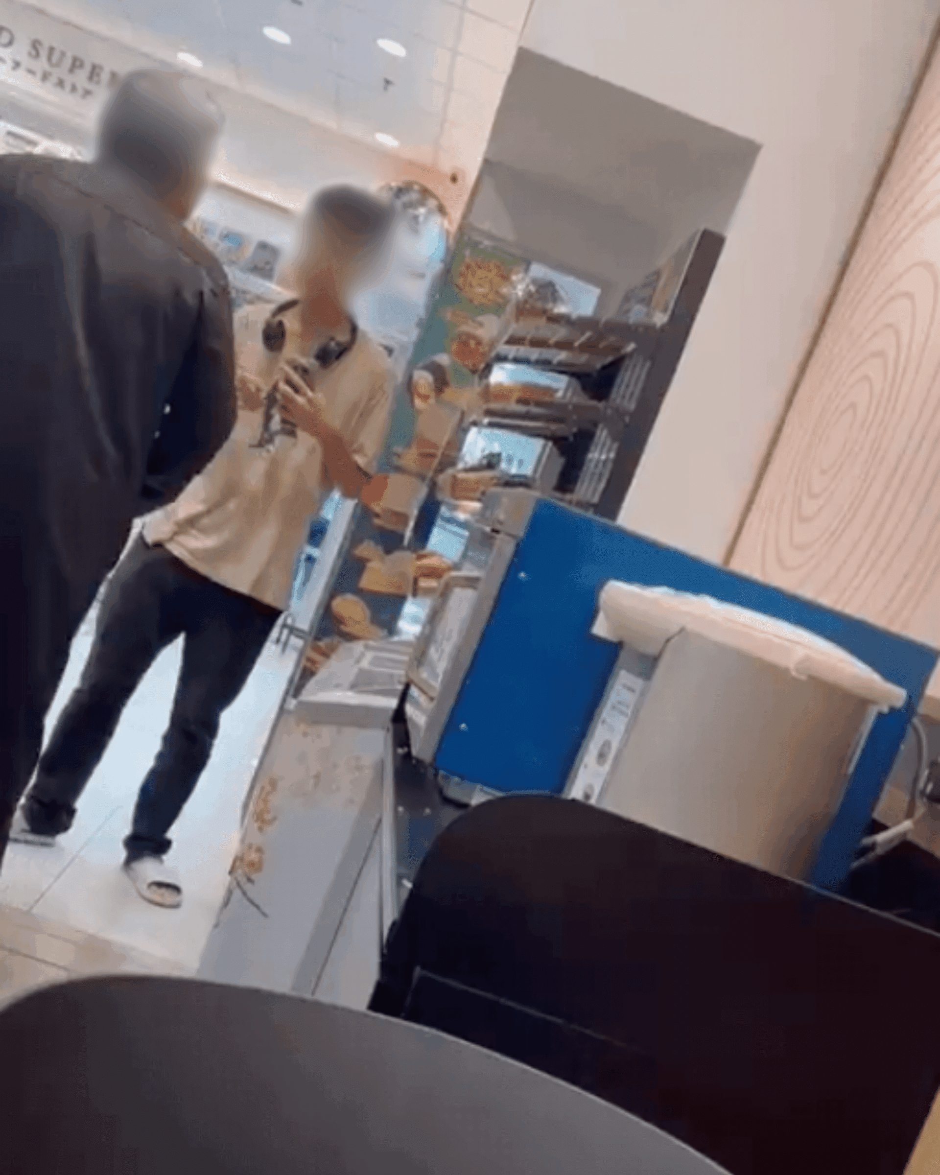 M'sian Uncle Slaps Non-Muslim Man Puasa