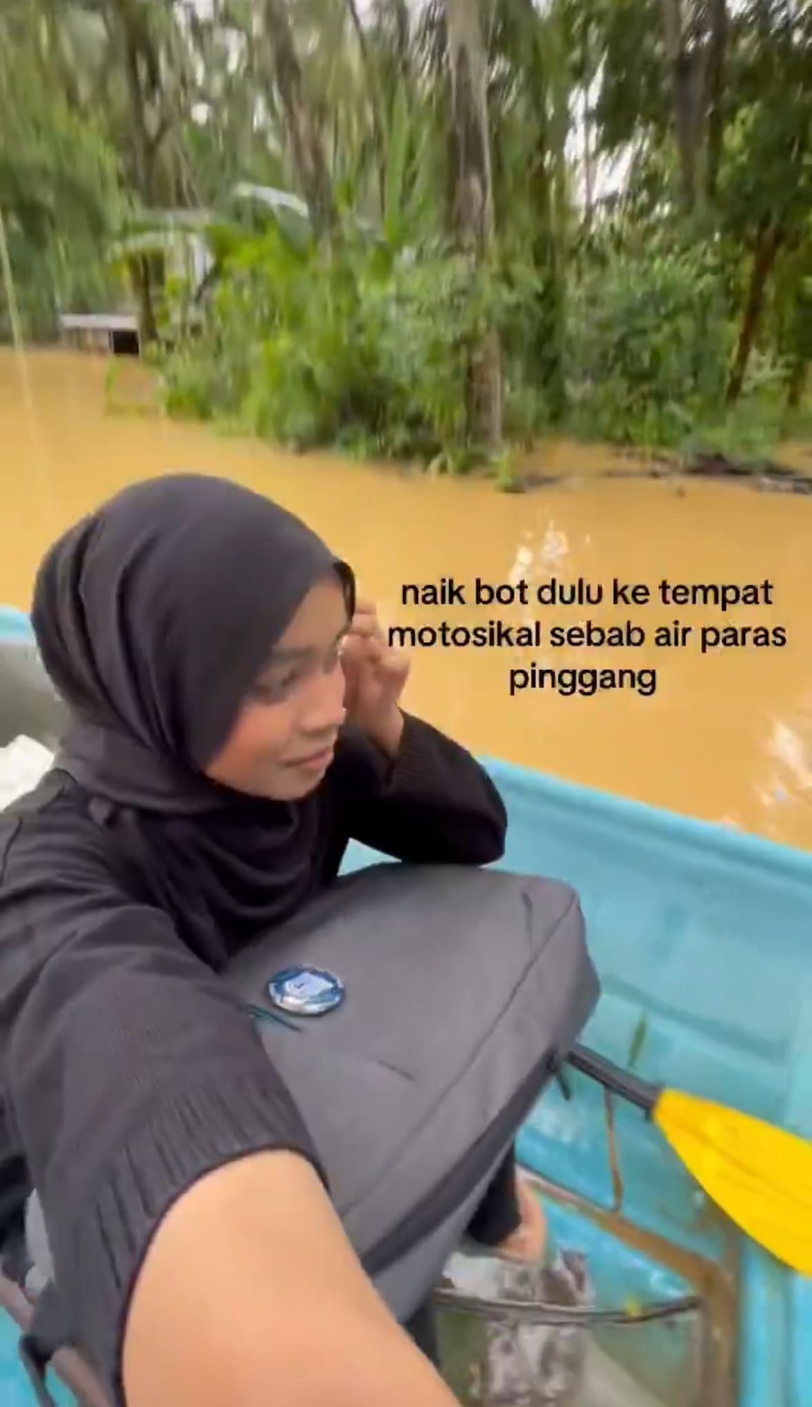 M'sian uses sampan to submit assignment with the help of her brother