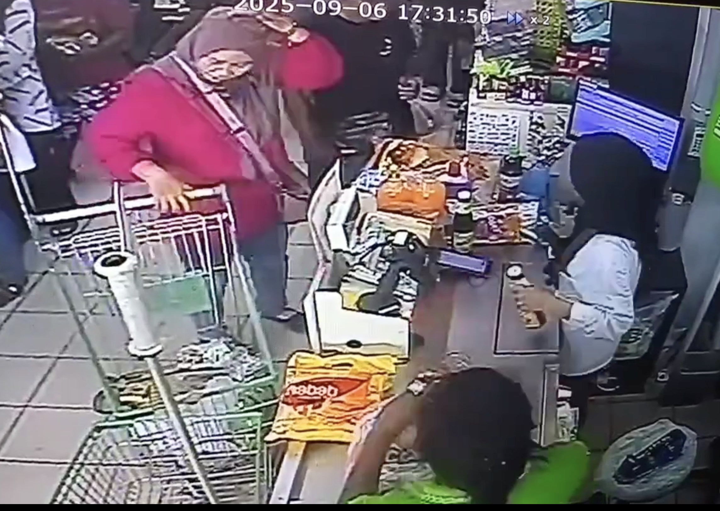 M’sian Woman Caught On CCTV Using Stolen MyKad To Blow RM400 SARA Funds