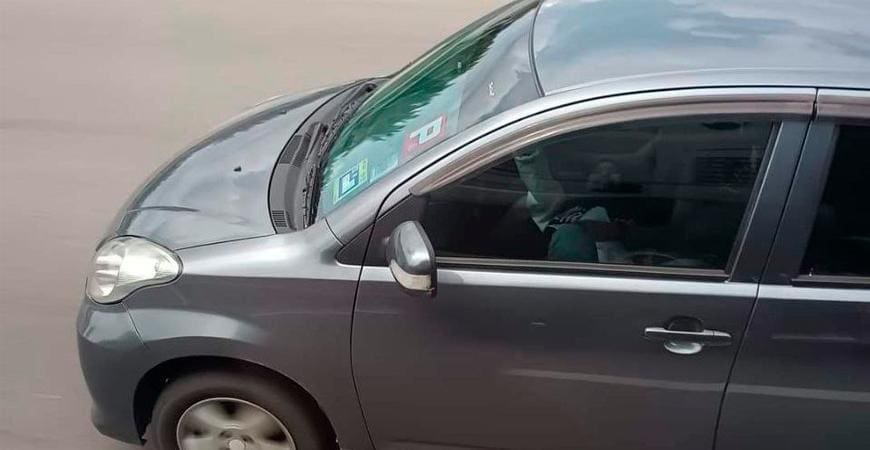 M'sian woman seen resting her head on driver's lap inside a Myvi