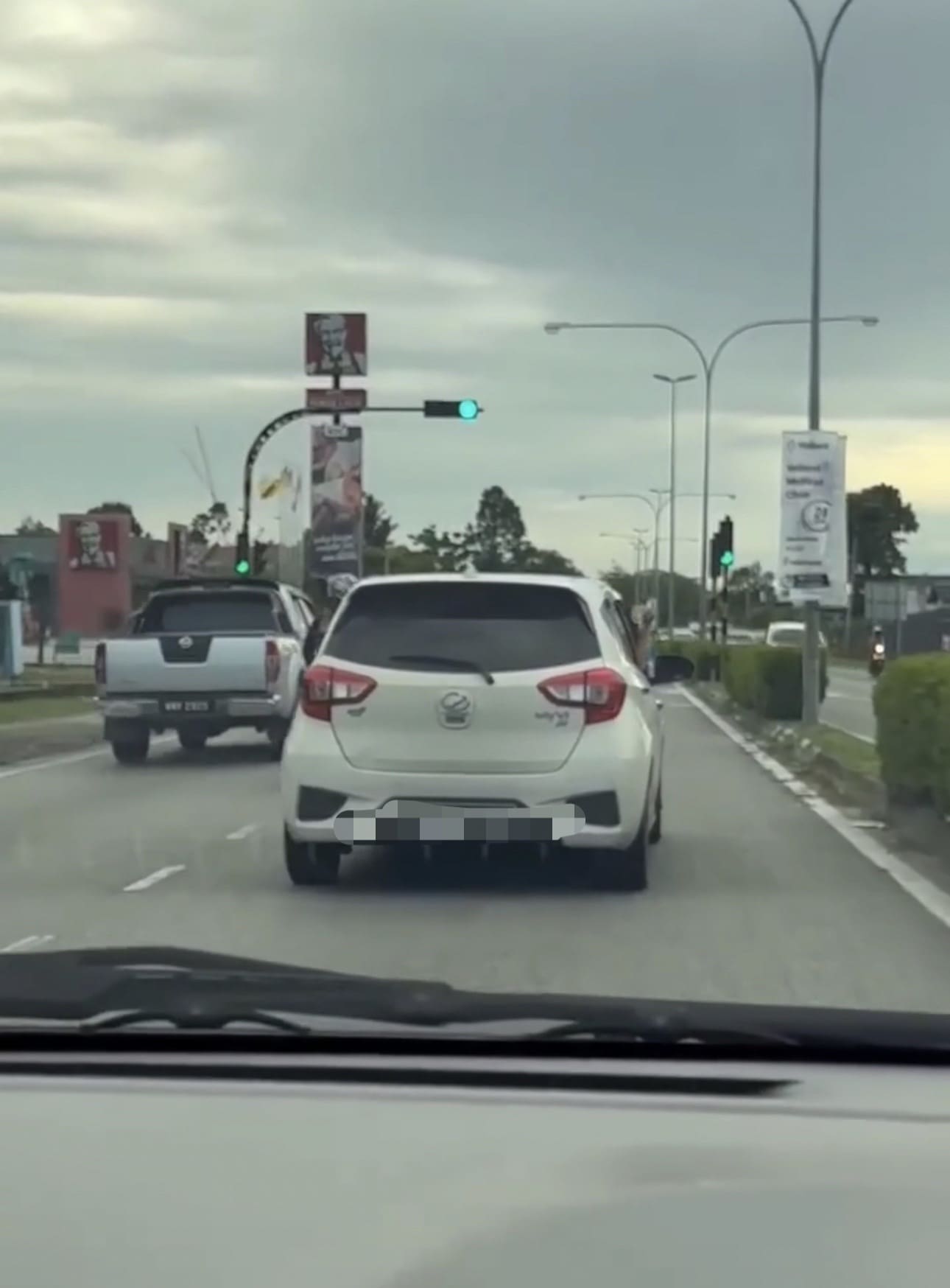 Myvi driver keep braking in between