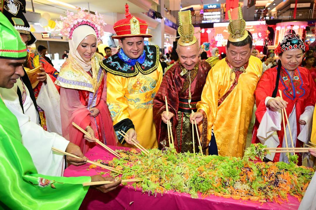 Najib son lousang