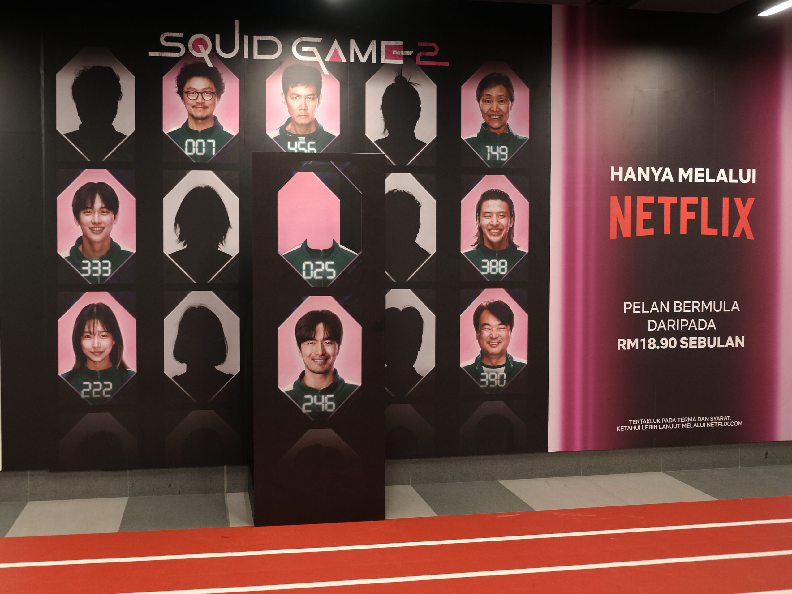 NetflixMY SQ2 Concourse - Player Grid Wall