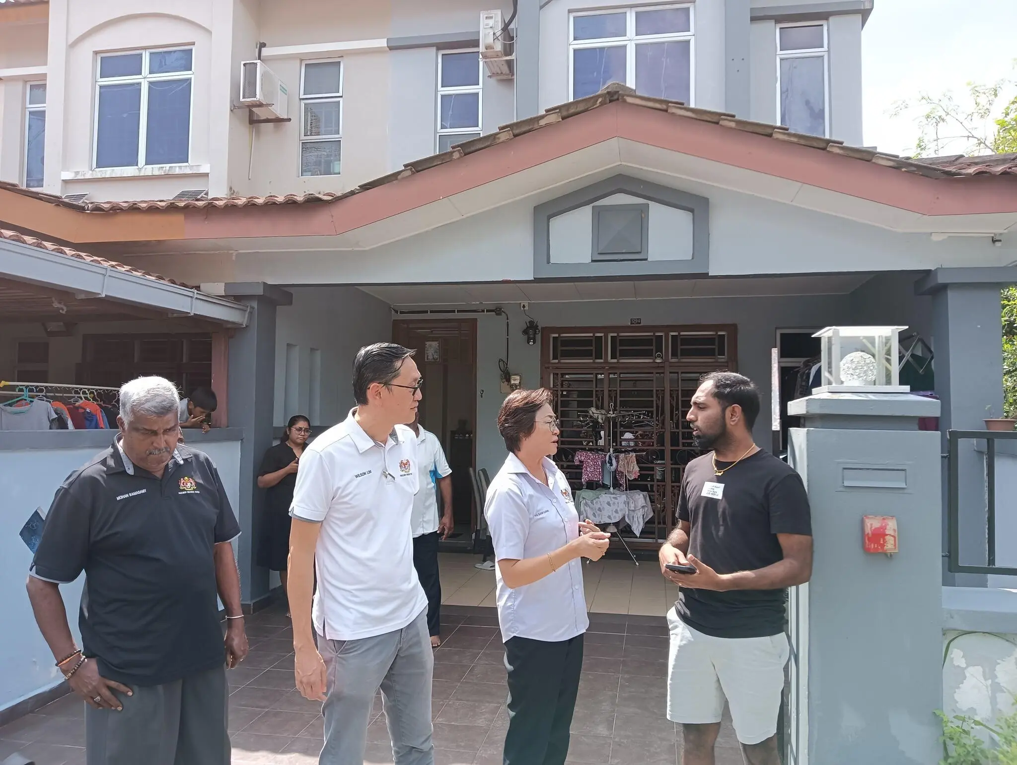 Nidiyanathan explaining the loan shark situation