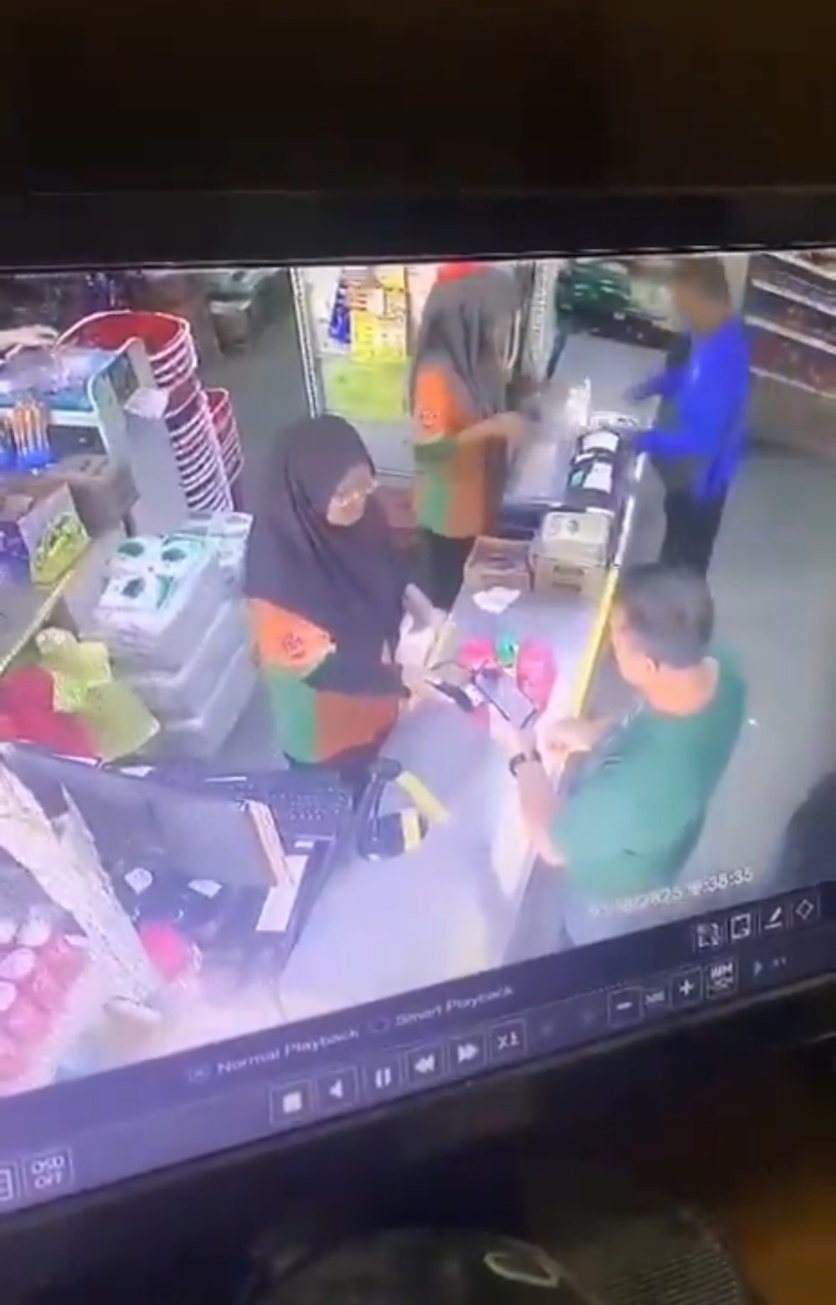 'No Manners!' - M'sians Furious After Customer Caught On CCTV Throwing Item At Cashier’s Head