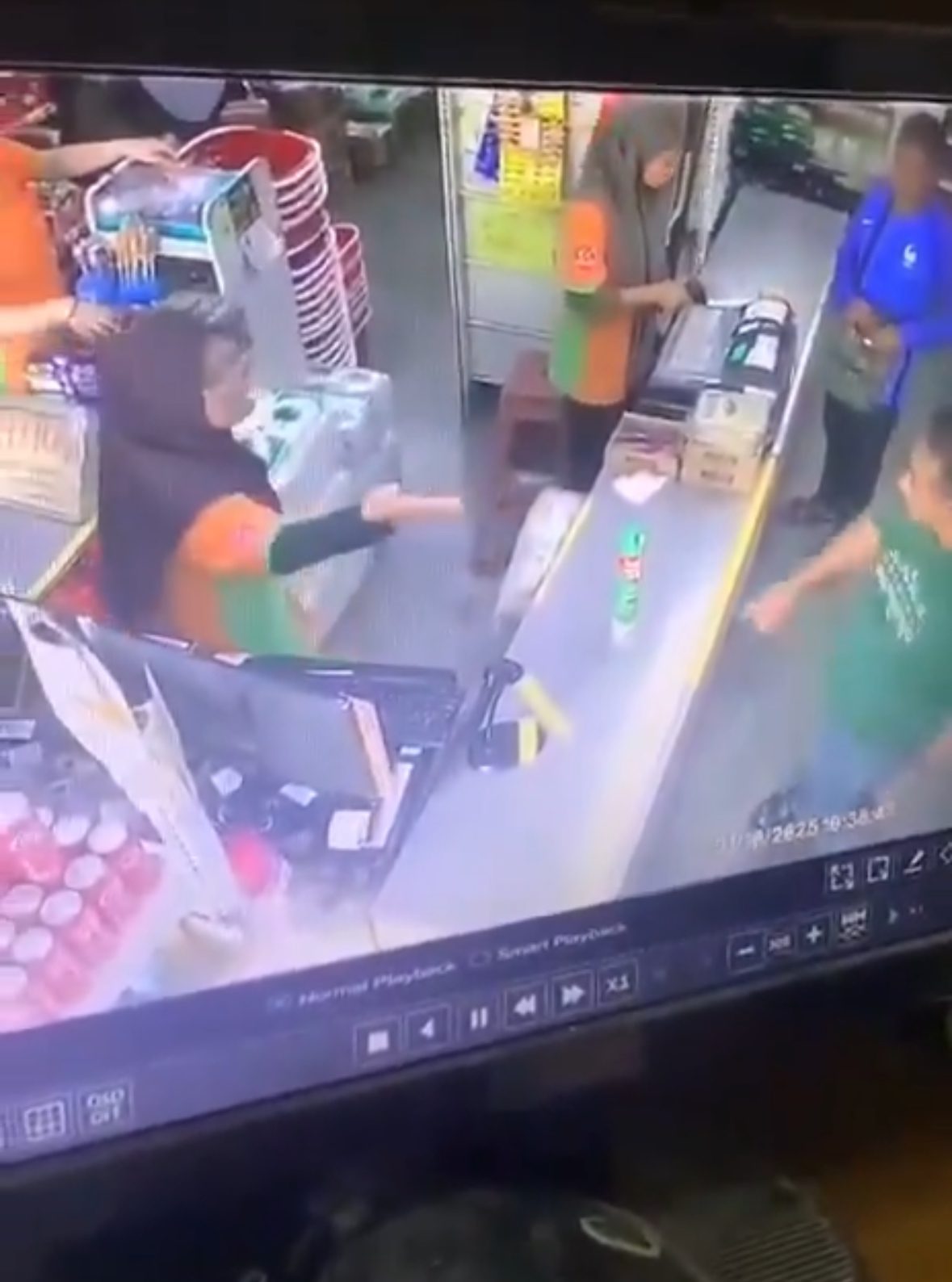 'No Manners!' - M'sians Furious After Customer Caught On CCTV Throwing Item At Cashier’s Head