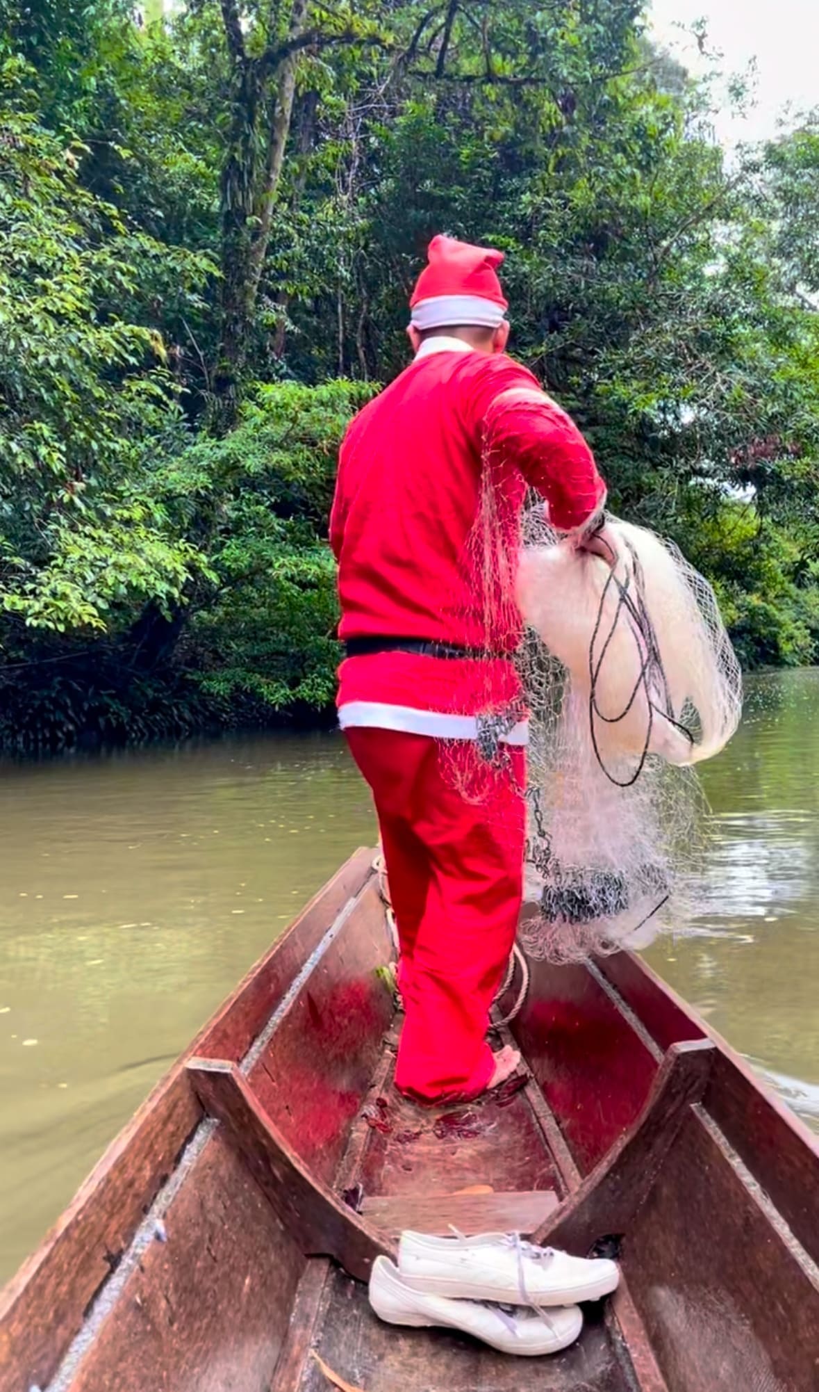 'No Snow, No Sleigh' - Santa In Borneo Is Out Here Catching Fish For Christmas