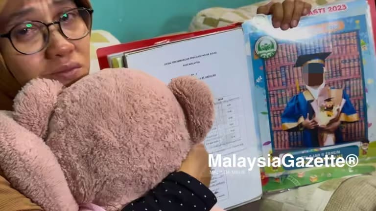 Nur Afiqah's mother showing a photo of her