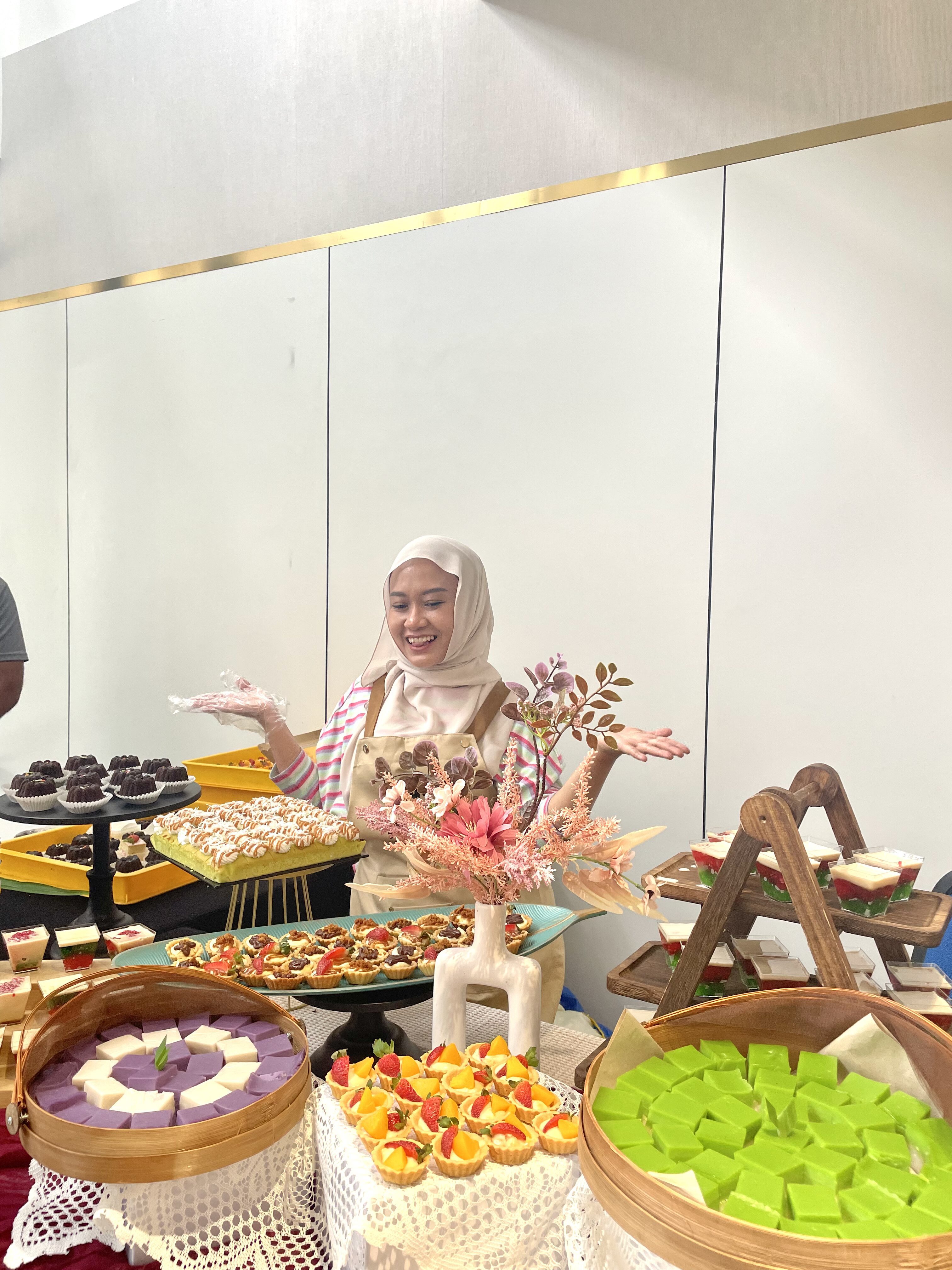 Nur Syafieqa Aziela and desset table