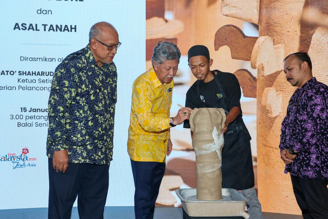 officiate ceremony for Spatial Creative – Ceramic Zone and Asal Tanah exhibitions