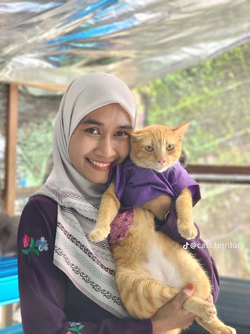 Penang Woman Makes Matching Raya Outfits For Her 61 Cats And It's Guaranteed To Make You Melt 2