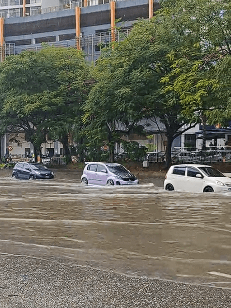 Perodua Trio cross flooded road Screenshot 2024-11-15  (7)