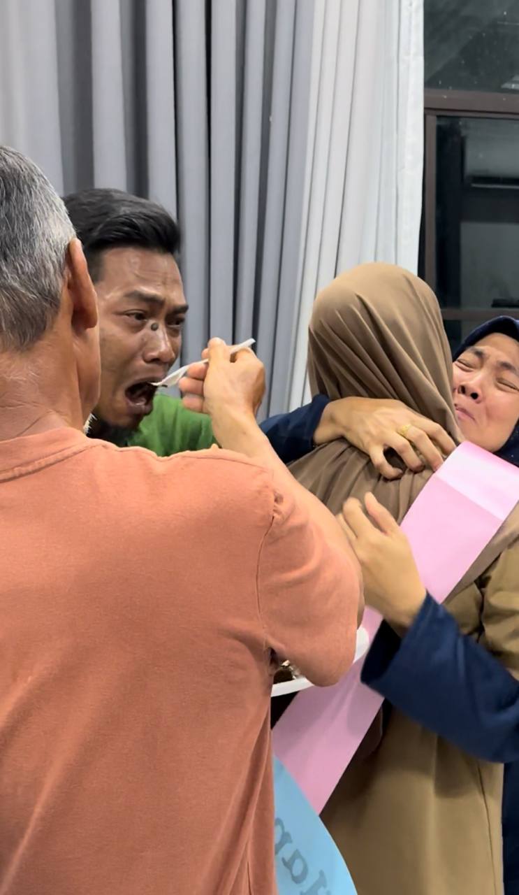 Bapa suap anak sempena hari lahir