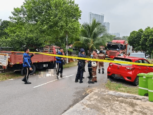 Police at scene of freak accident in Kepong
