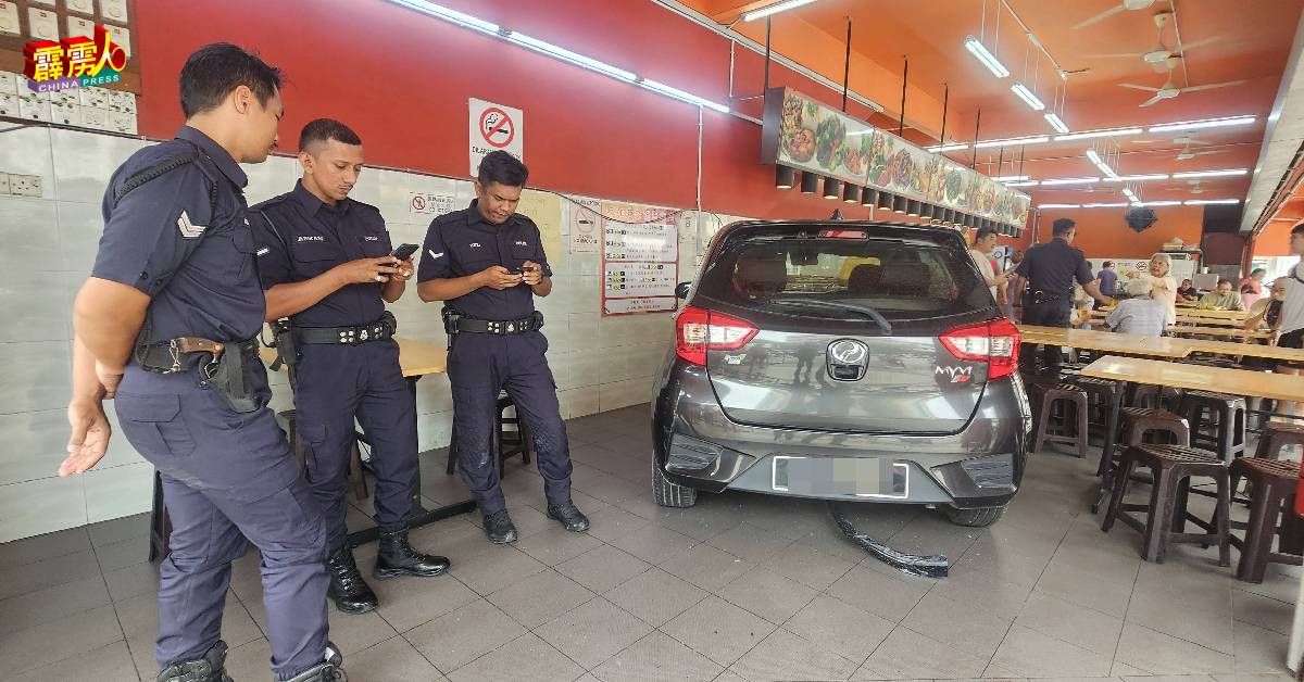Police officers at economy rice stall in Ipoh