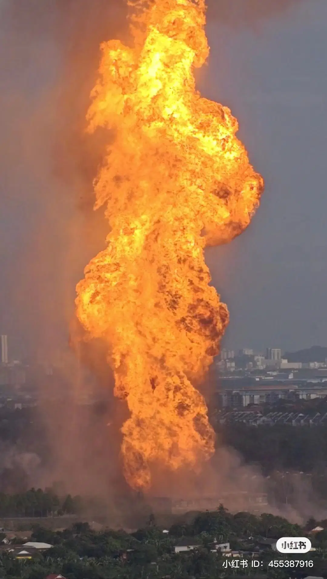 puchong-residents-wake-up-to-giant-fireball-in-the-sky