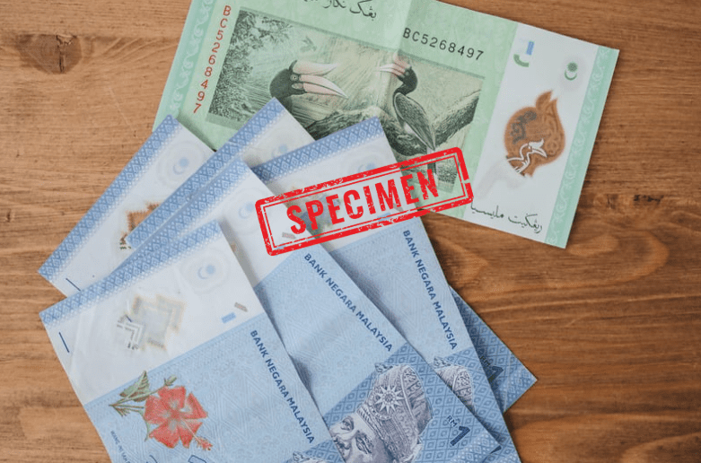 RM notes on wooden table