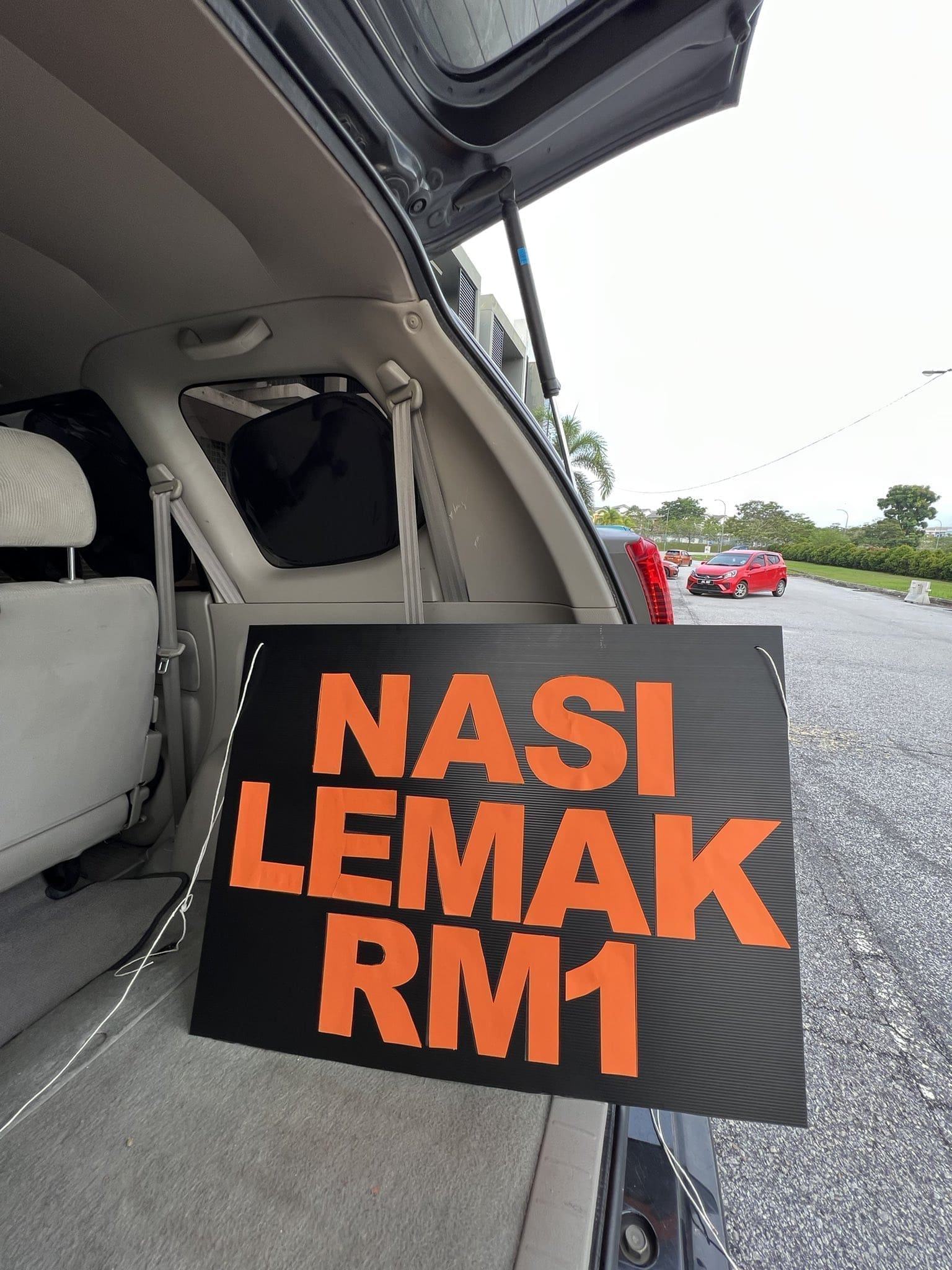 &Quot;If They'Re Happy, So Am I&Quot; — M'Sian Man Explains Why He Sells Nasi Lemak For Rm1 Only | Weirdkaya Nasi lemak