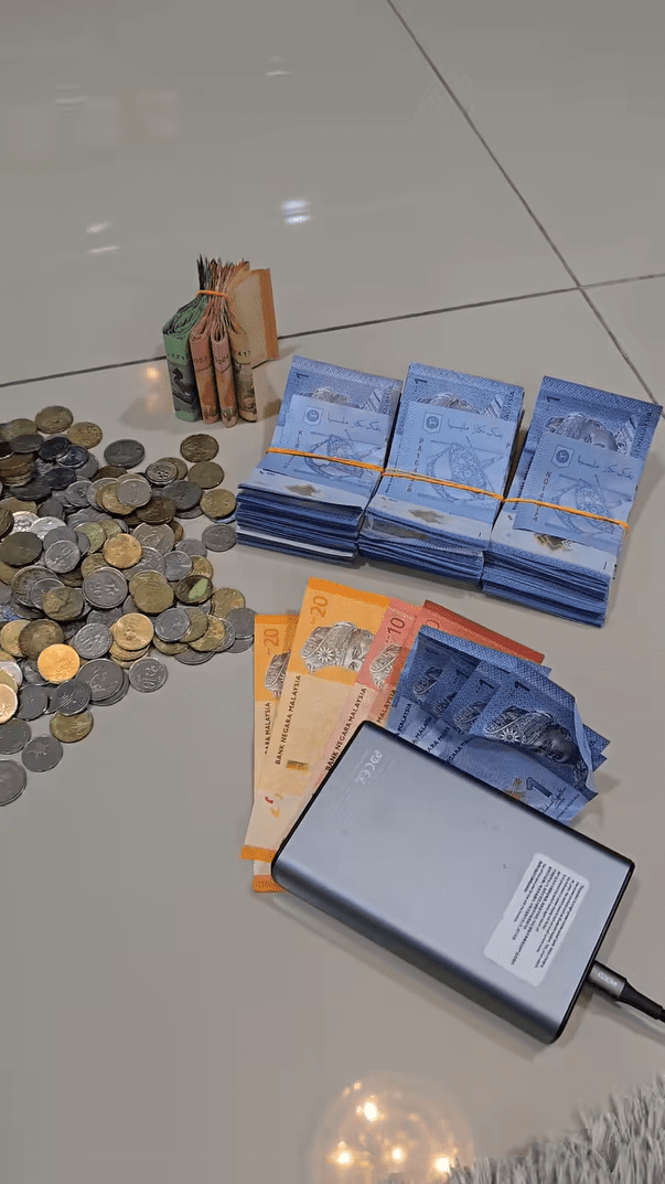 RM767 found inside school bag