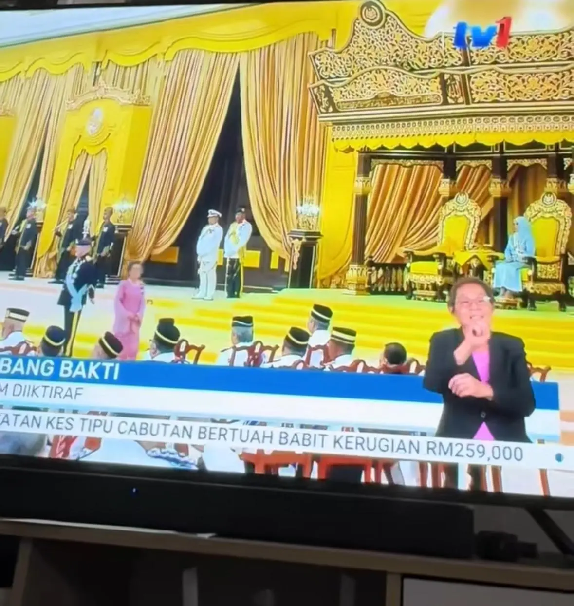 RTM’s Beloved Sign Language Interpreter Tan Lee Bee Honoured With National Award