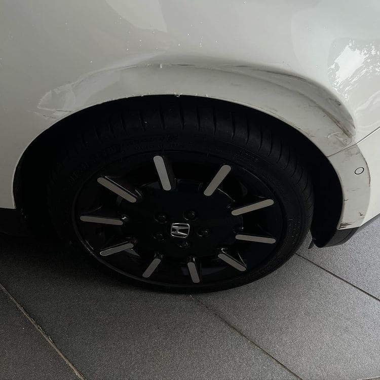 S'Porean Bmw Hits Johor Prince Tunku Idris' Honda E, Driver Shrugs It Off &Amp; Walks Away | Weirdkaya Tunku idris