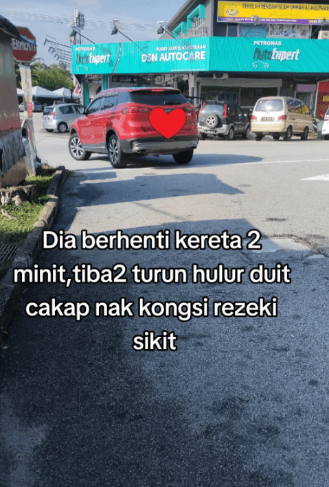 M'sian Delivery Rider Saves Cat From Reversing Car, Driver Rewards Him With RM110 For Good Deed