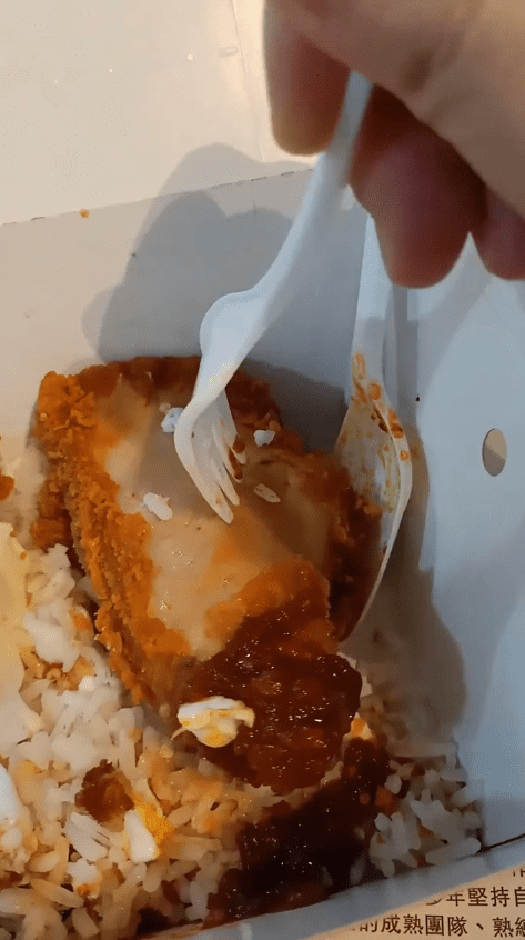 Msian suing his fork to poke the McSpicy Chicken