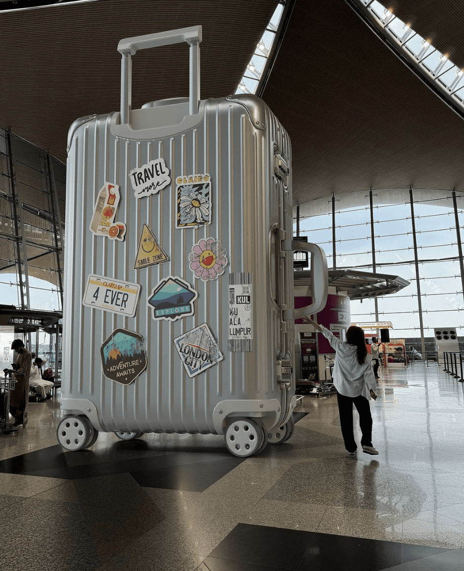 We’ve All Seen Big Luggages At The Airport, But This One? You’ll Never Guess What It’s About