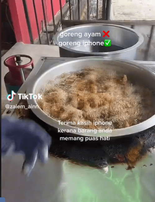 M'sian Fried Chicken Seller Accidentally Drops iPhone13 Into Hot Oil While TikToking