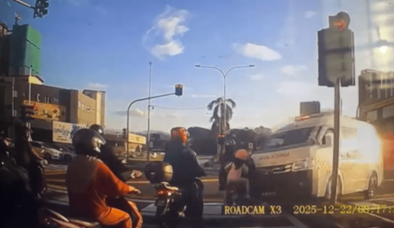 Setapak ambulance crash (2)