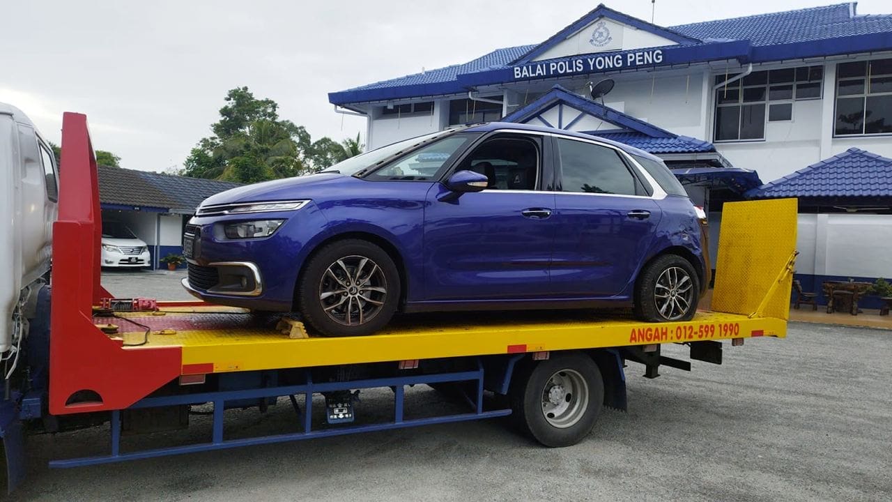 SG-registered car taken to police station in Yong Peng