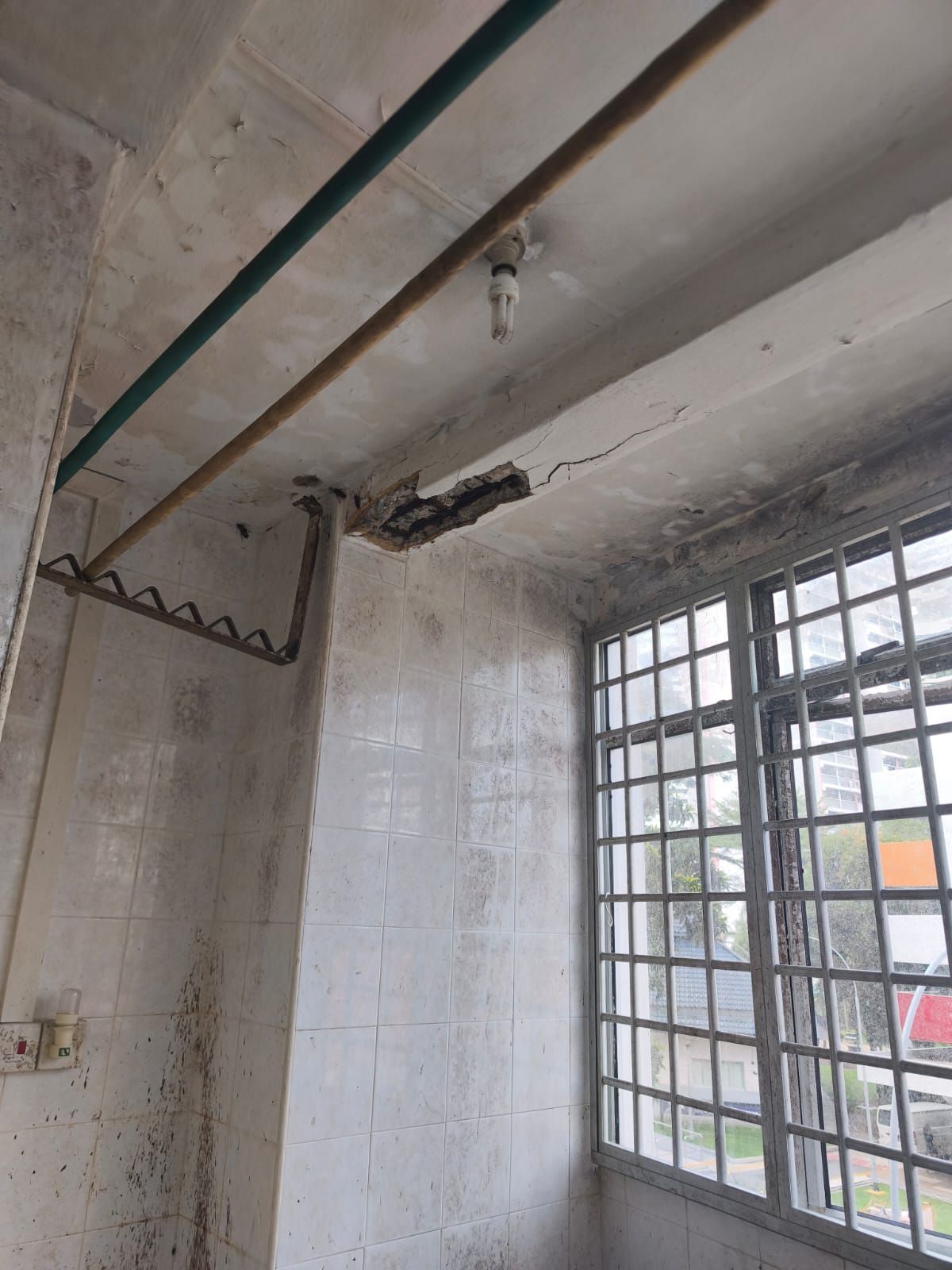 SG Man Lives For Over 10 Years Without Water & Electricity, Used Rainwater To Clean Himself 2