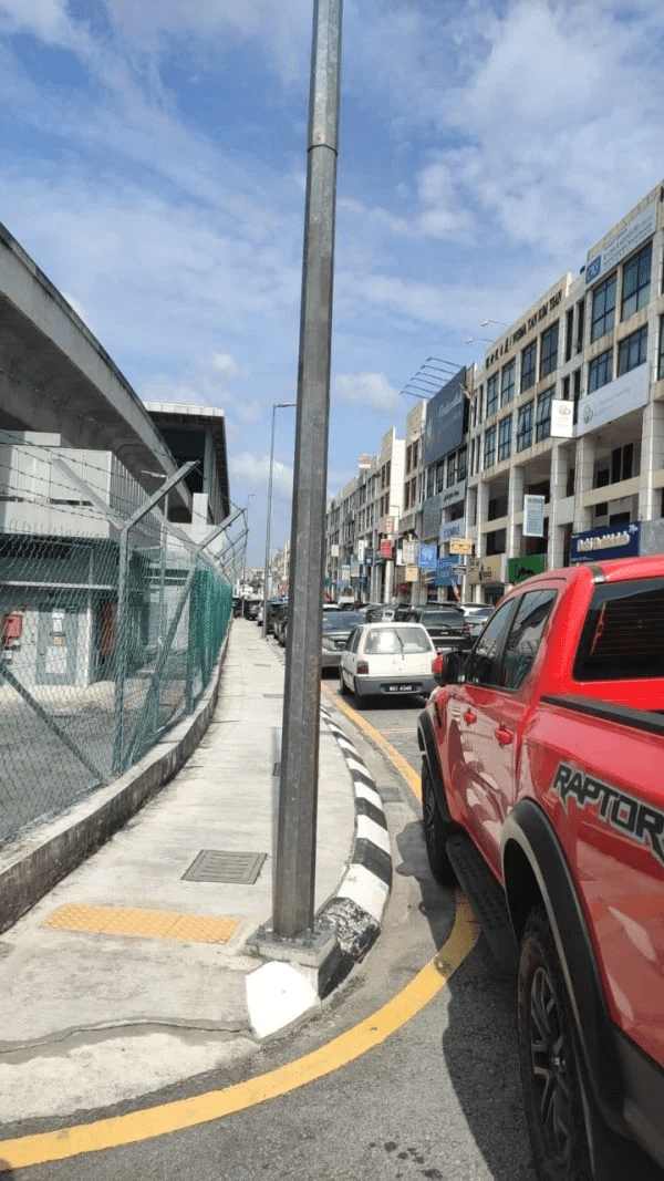 Signboard removed near Kepong MRT