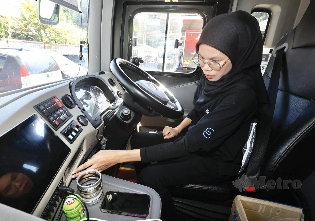 Single mum drives express bus (1)