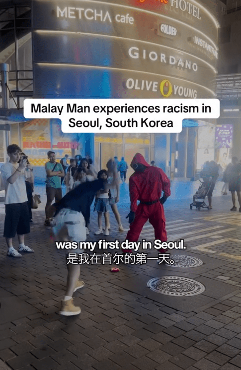 South Koreans playing djakki at Seoul