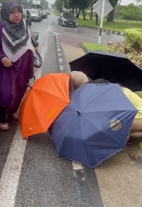 strangers helping with baby delivery on the road