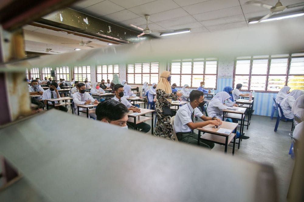 Students preparing to take SPM in a classroom
