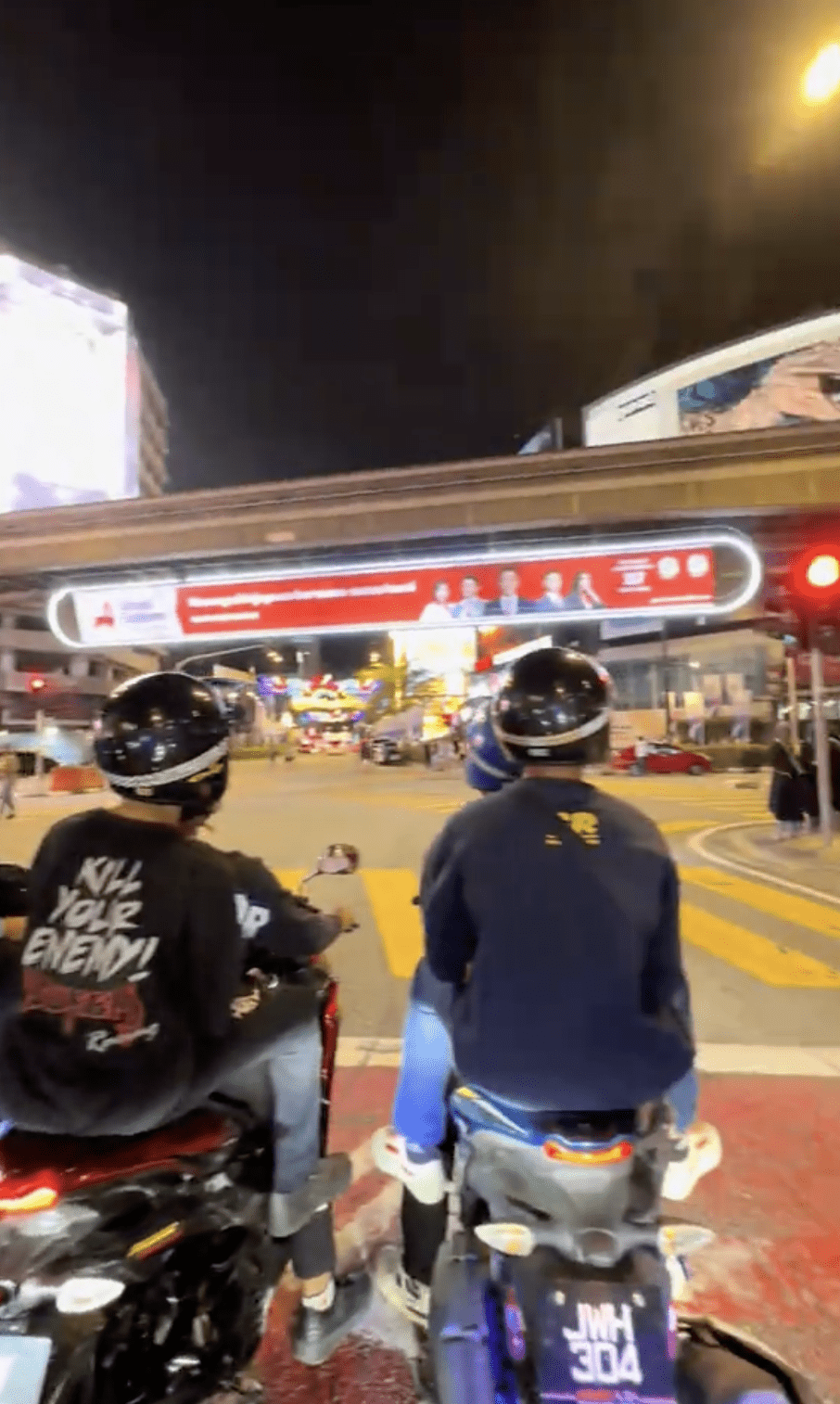 Students taking photos at bukit bintang intersection 01