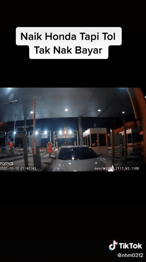 Honda Driver Nearly Hits Car In Front To Avoid Paying Toll Fees