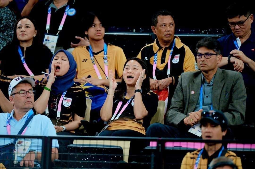 Tan Sri Norza Zakaria watching Olymp