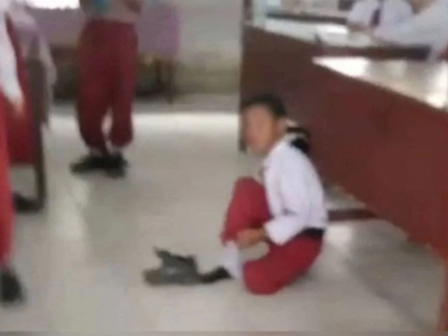 teacher makes indonesian student study on the floor because he didnt pay fee