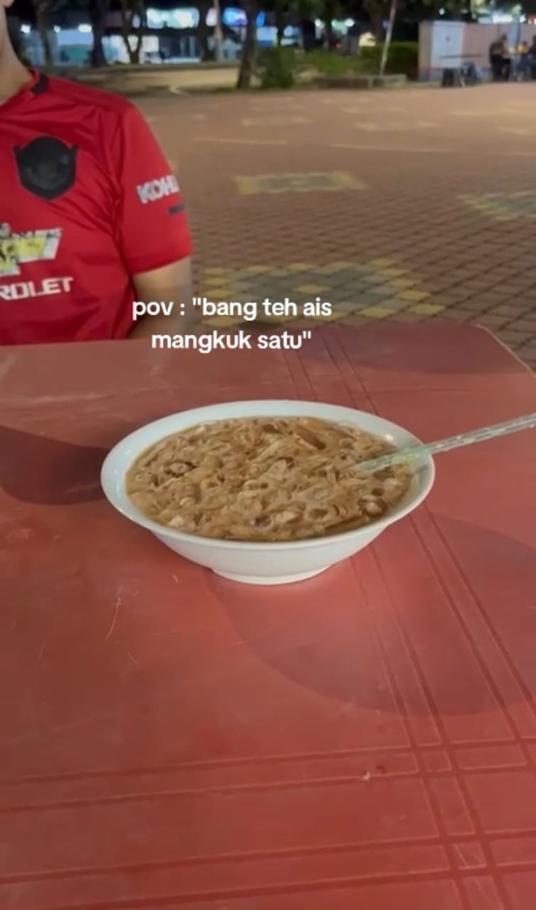 teh ice served in a bowl at mamak restaurant