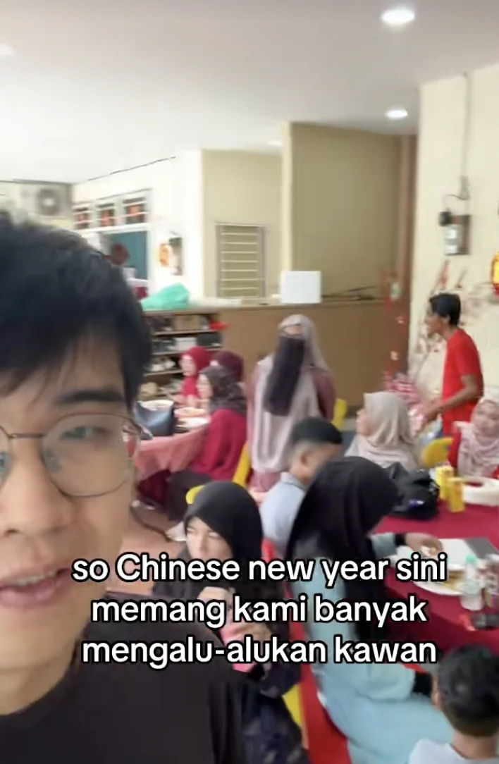 Terengganu Chinese Family Hosts Muslim Friends For CNY Every Year, Serves Nasi Dagang & Satay