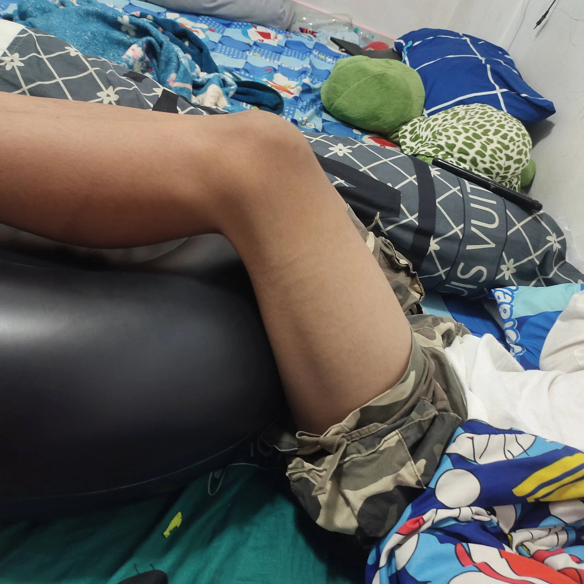 Thai boy does 800 squats (3)