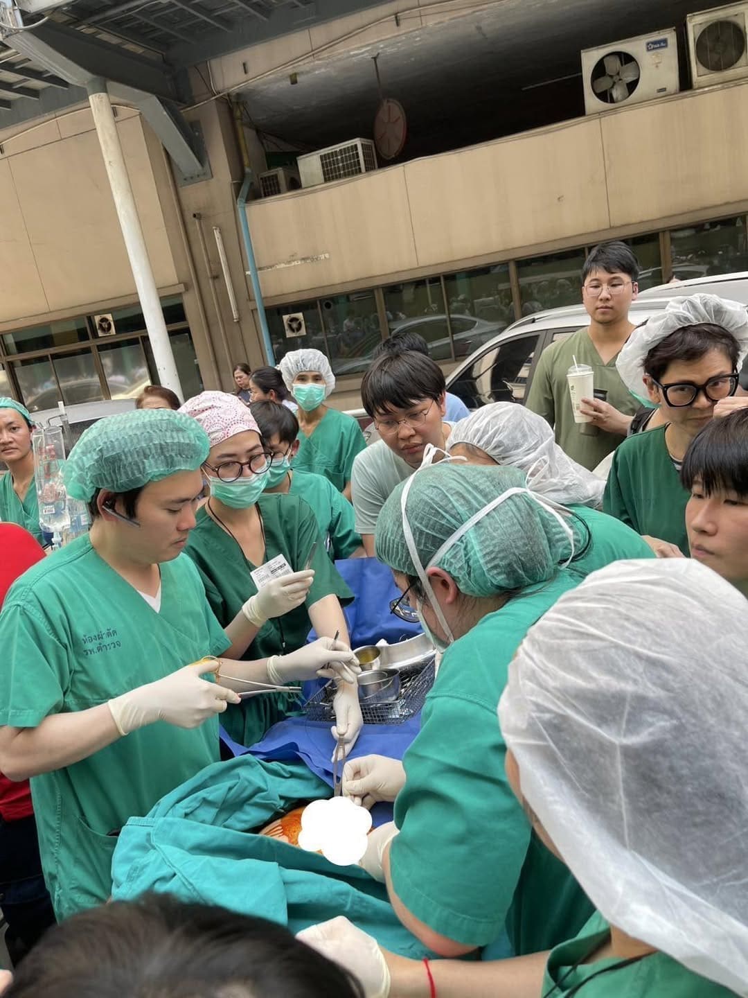 thai doctor operate outside hospital