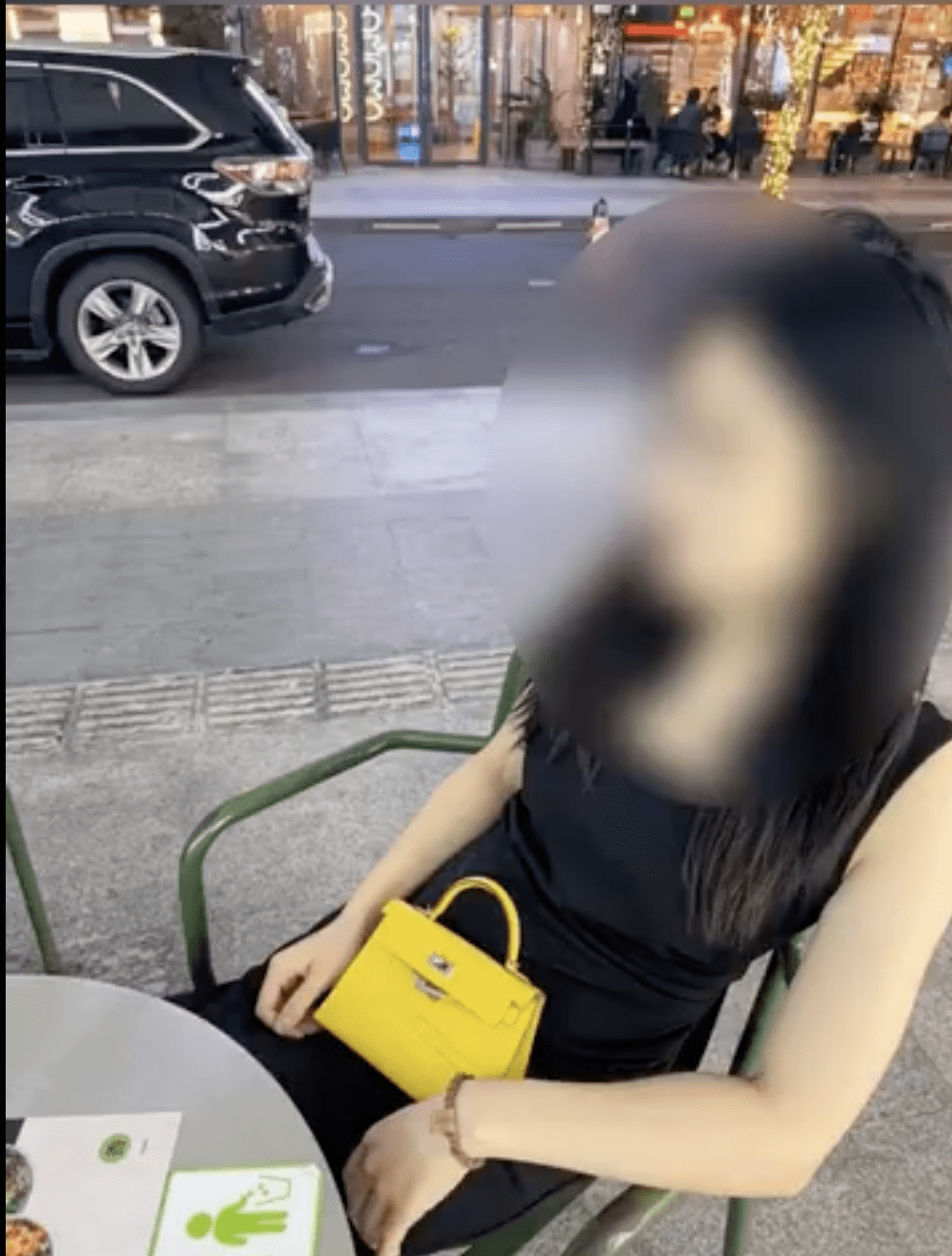 The china woman who scratched the Hermès Bag