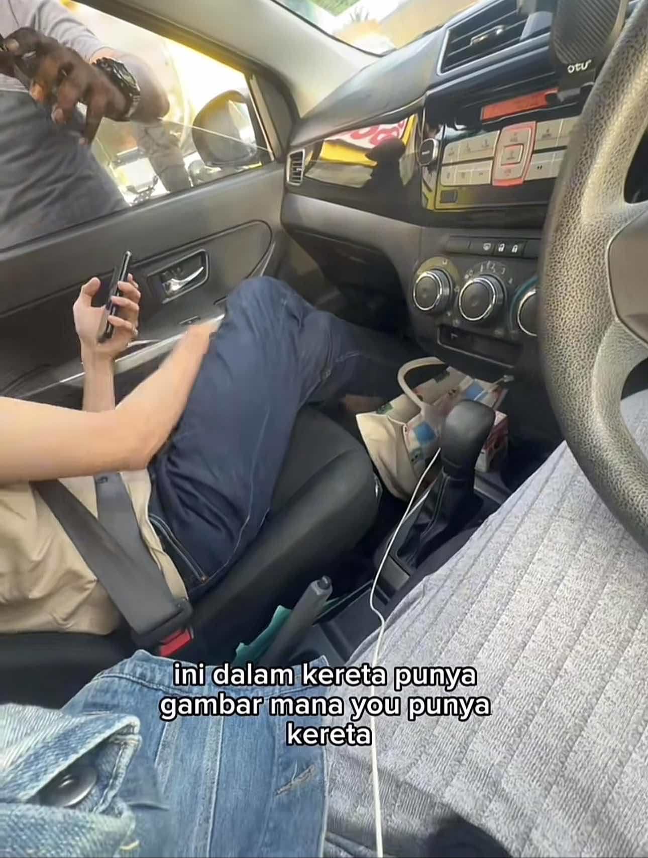 The couples pointing out that the picture does not show its theirs