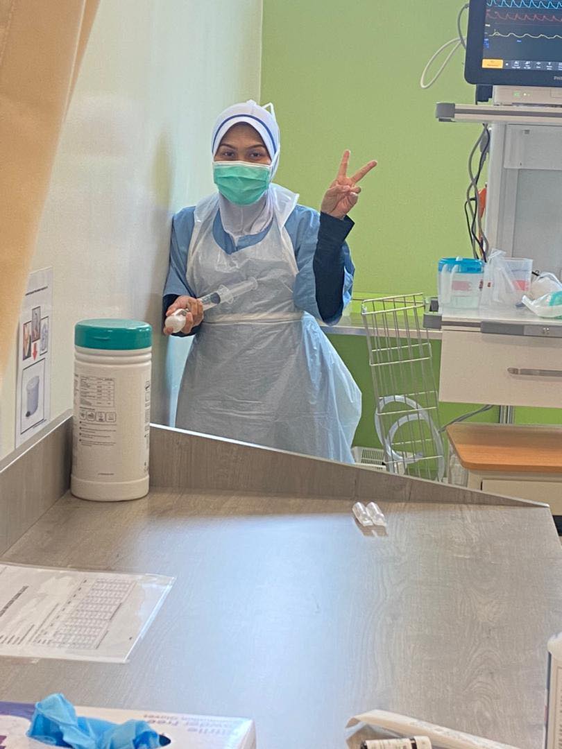 “Took 3 Of Us Just To Change His Diaper” — M’sian Nurse On Caring For 140kg Patient