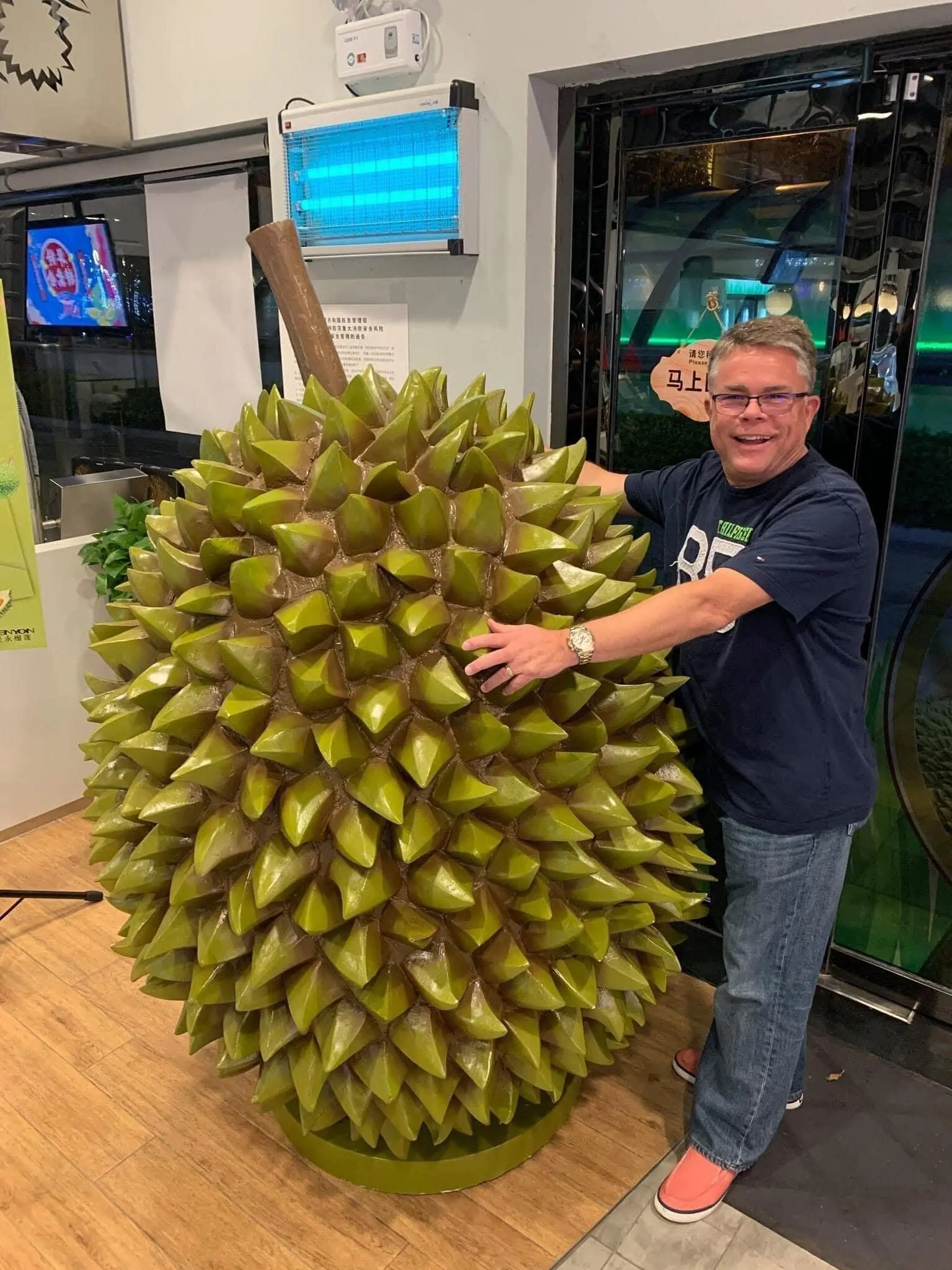 Tourist Not Impressed With SG Food, Says M’sia Wins In Taste, Price & Durian