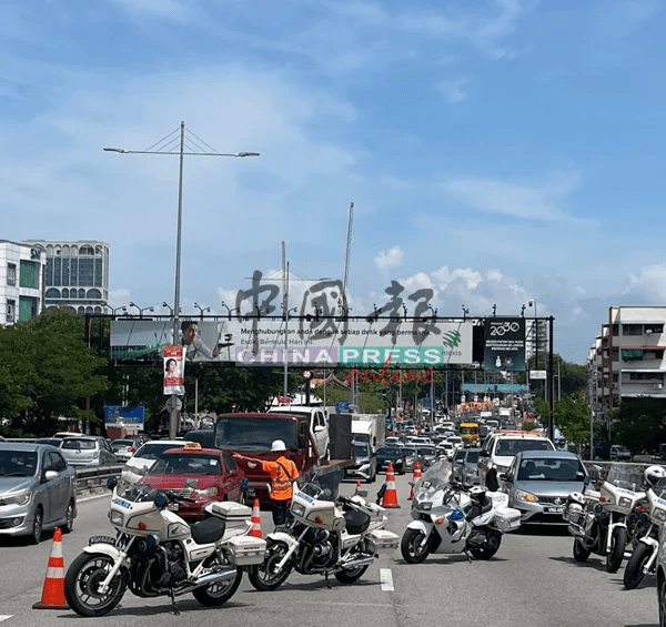 Traffic jam along Lim Chong Eu Expressway over accident
